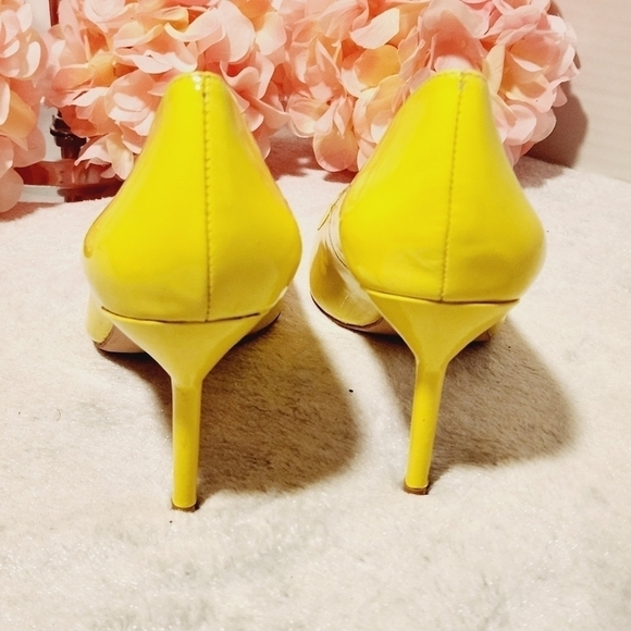 Elegant Yellow Heels - Picture 3 of 7